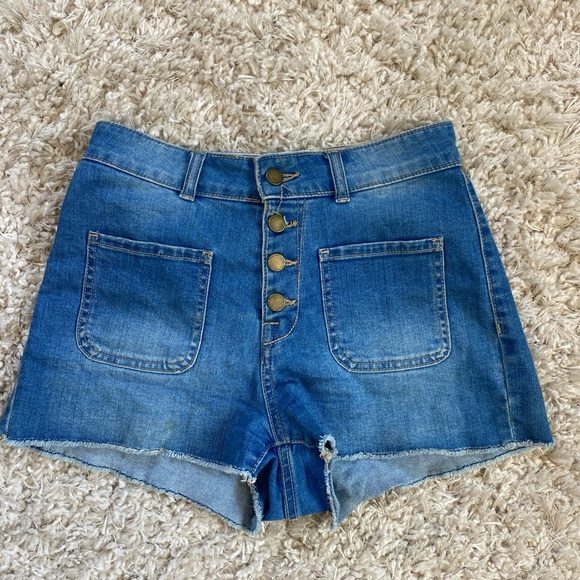 Roxy Pants - Roxy front pocket shorts! Used but in excellent condition!
